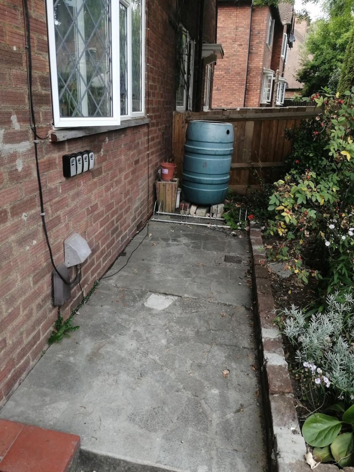 42 Churchbury Vrd, 2 *