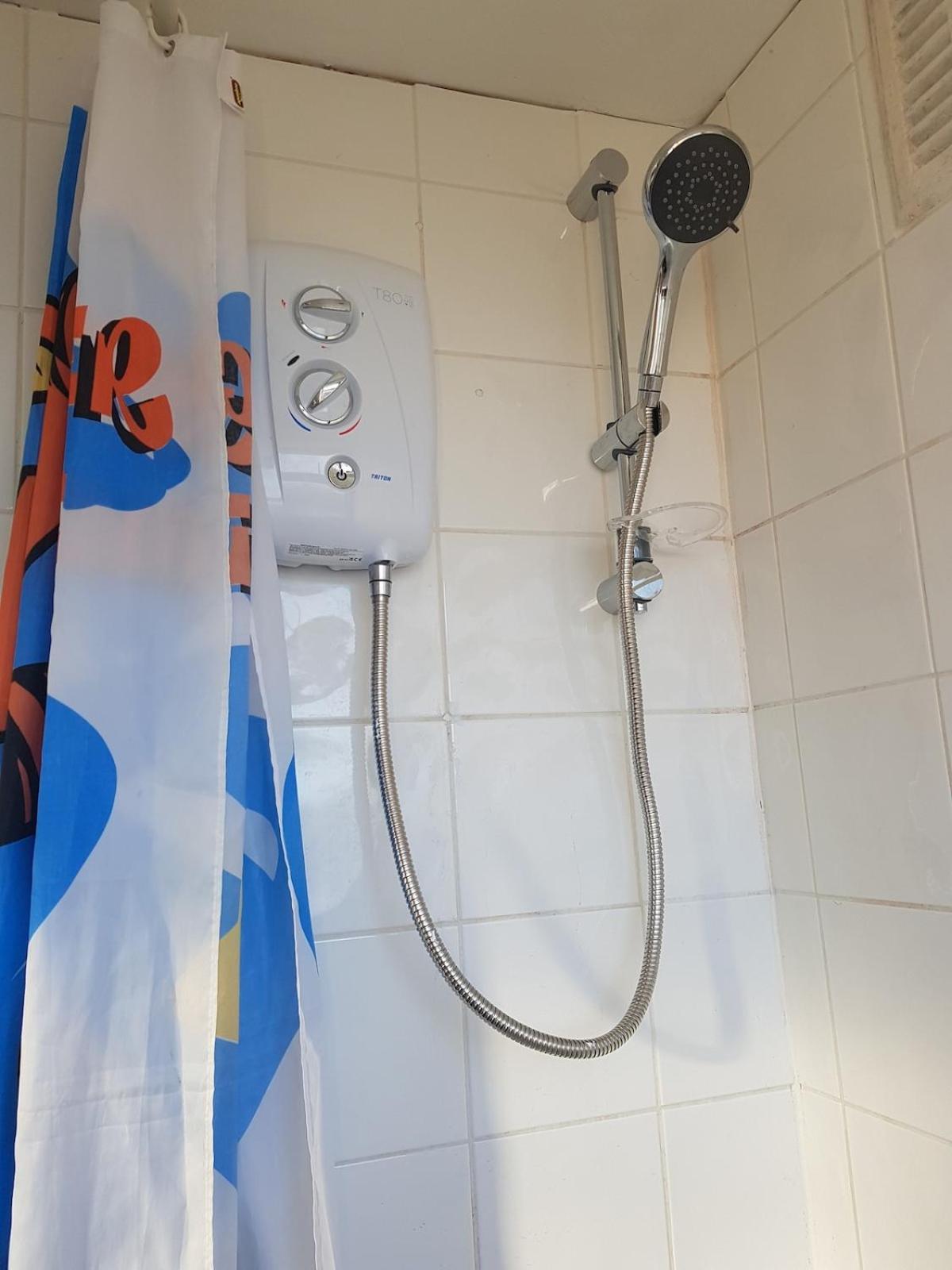 42 Churchbury Vrd, 2 Habitación en casa particular *
