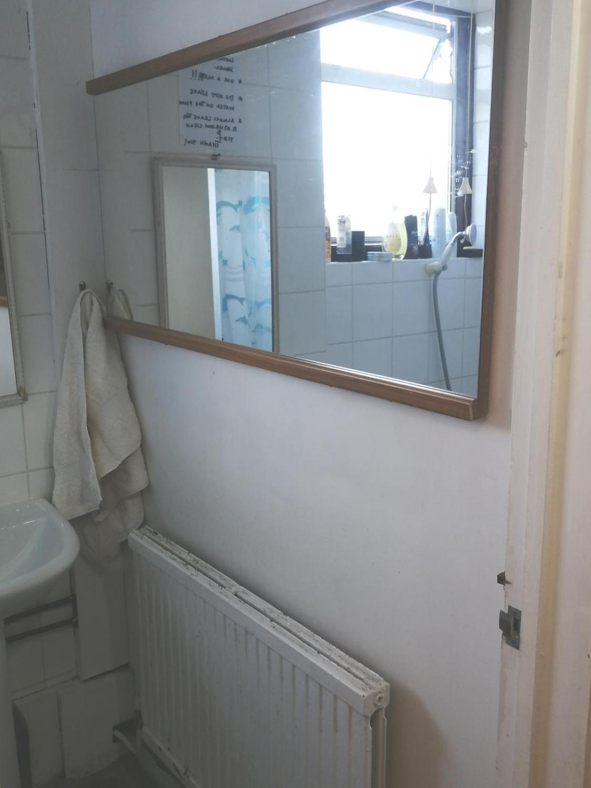 42 Churchbury Vrd, 2 *