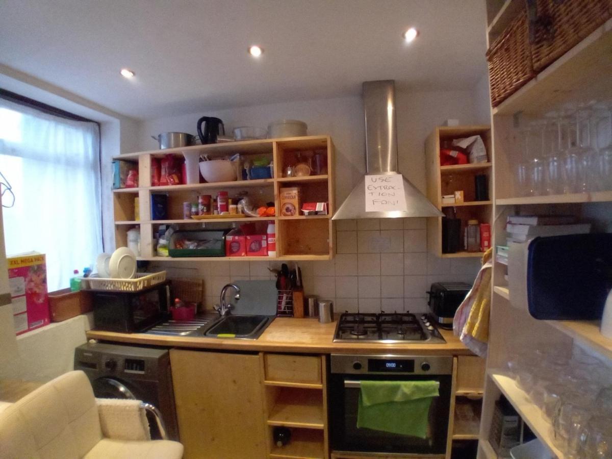 42 Churchbury Vrd, 2 Проживание в семье Элтам